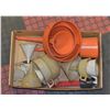 Image 1 : BOX OF AUTOMOTIVE FUNNELS