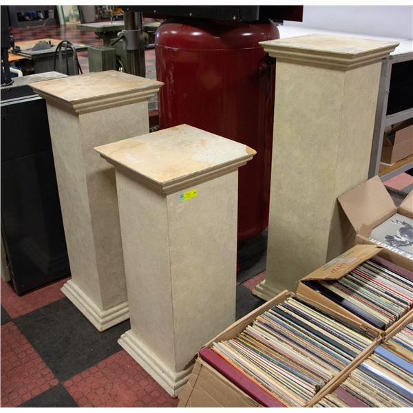 3 LARGE STORE DISPLAY PILLARS FROM AVANT-GARDE