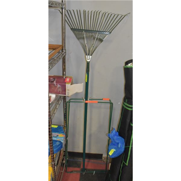 LEAF RAKE + BAG STAND