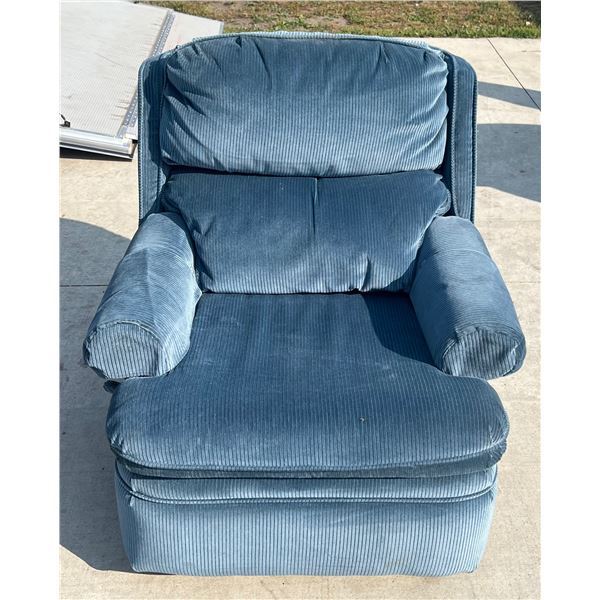 SOFT BLUE RECLINER