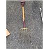 Image 1 : Pitch fork