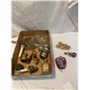 Image 1 : Assorted collectibles