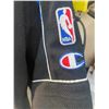 Image 2 : Athletic apparel size not shown
