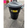 Image 1 : 121 L wheeled trash can
