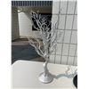 Image 1 : Tree decor