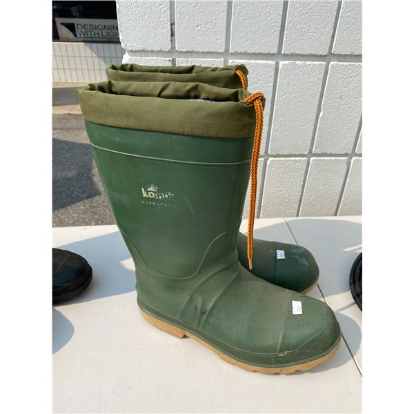 Kamik waterproof boots size 8