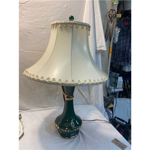 Breslin table lamp