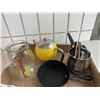 Image 1 : Kitchen items