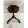 Image 8 : Pedestal Table