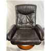Image 2 : Chair & Ottoman