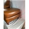 Image 3 : Chair & Ottoman