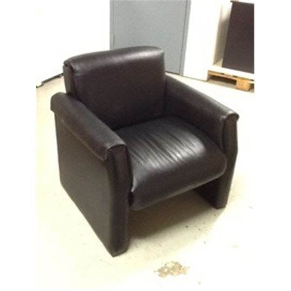 BLACK LEATHER SINGLE SEAT CLUB CHAIR