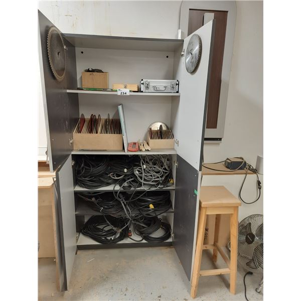 WHITE/BLACK 2 DOOR 5 TIER STORAGE CABINET WITH CONTENTS OF ASSORTED SAW BLADES AND EXTENSION CORDS