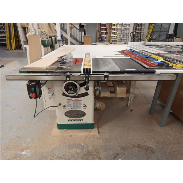 GRIZZLY INDUSTRIAL G0690 10  3 HP 220V CABINET TABLE SAW WITH FENCE GUIDE AND GUARD