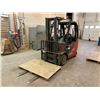 Image 1 : *T* LINDE H25CT-600 2 STAGE 192" MAST 5160LB CAPACITY, SOLID RUBBER TIRE, PROPANE, SIT DOWN COUNTER