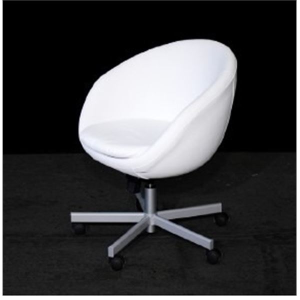 SKID 38B - WHITE ROLLING CHAIRS (9)