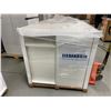 Image 2 : SKID 306 - 2 PALLETS OF GREY / WHITE EXHIBITOR COUNTERS: 1 - 1000MM X 500MM X 1100, 5 - 600MM X