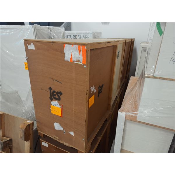 SKID 260A - 8 PCS EXHIBITOR WORKSTATION, 900X600X1100