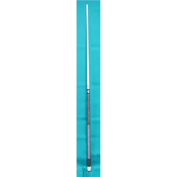 SHOWROOM 19 OZ. LISHAN NYLON WRAPPED POOL CUE; GREY TONED HANDLE