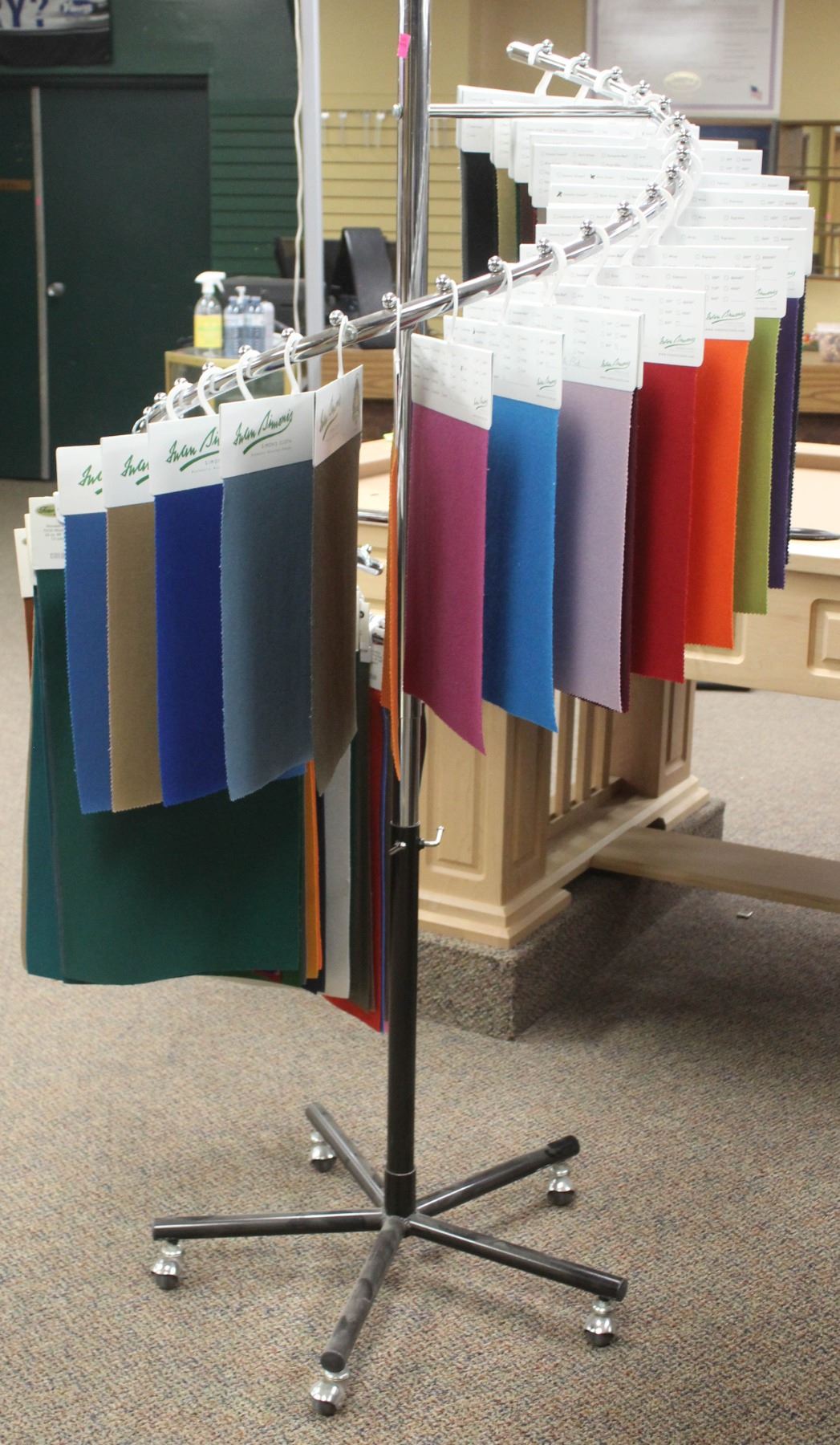 ROLLING ADJUSTABLE DISPLAY RACK W/ FELT SAMPLES