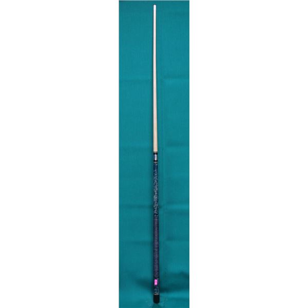 SHOWROOM 20 OZ NYLON WRAPPED POOL CUE; BLUE/ GREEN HANDLE