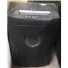 Image 1 : STAPLES 15 SHEET CAPACITY PAPER SHREDDER