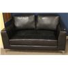 Image 1 : BLACK LEATHER BONDED LOVE SEAT 25"L X 61"W X 36"D