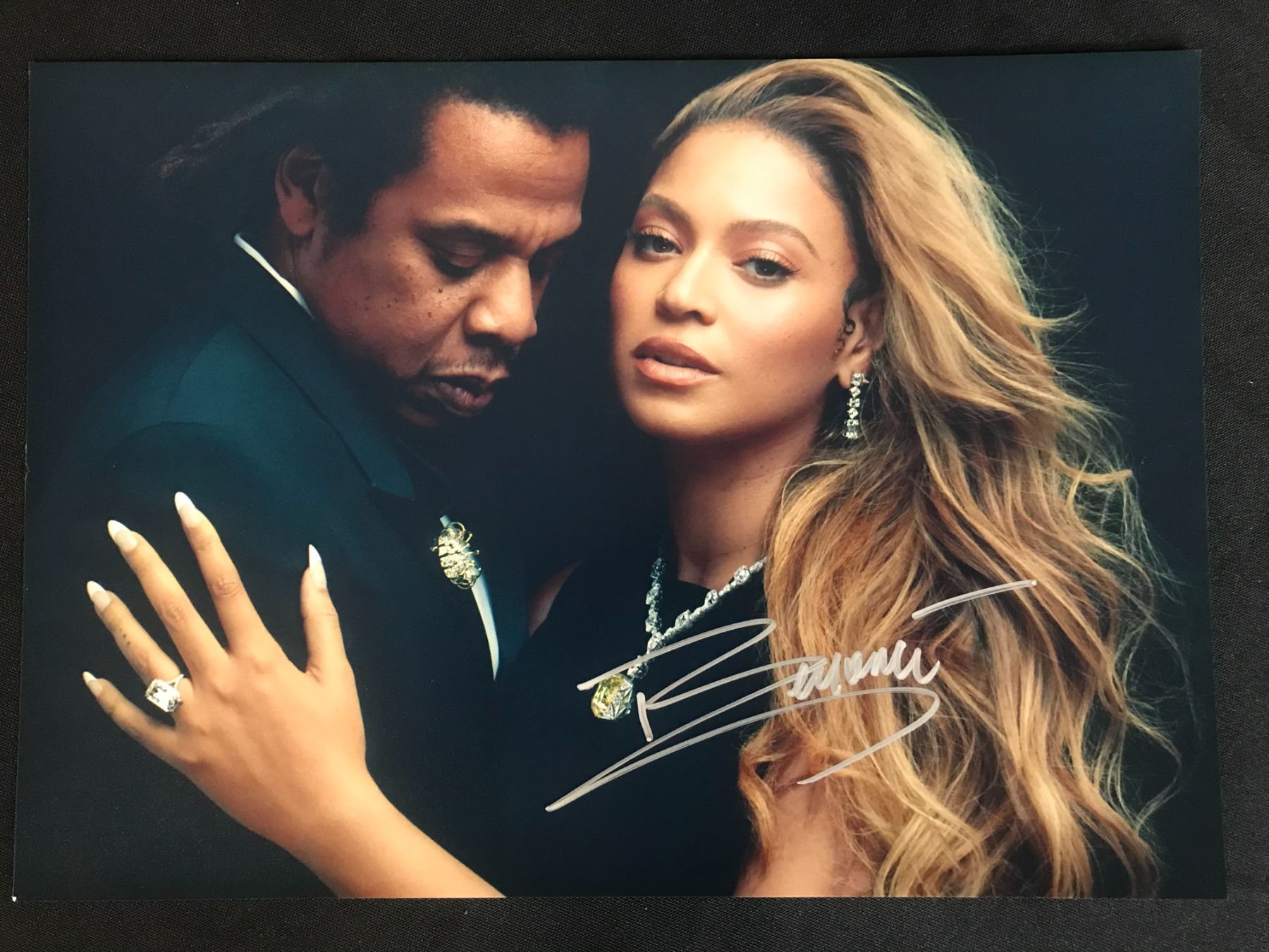 JAY Z AND BEYONCE SIGNED 8X10 PHOTO (RA COA)