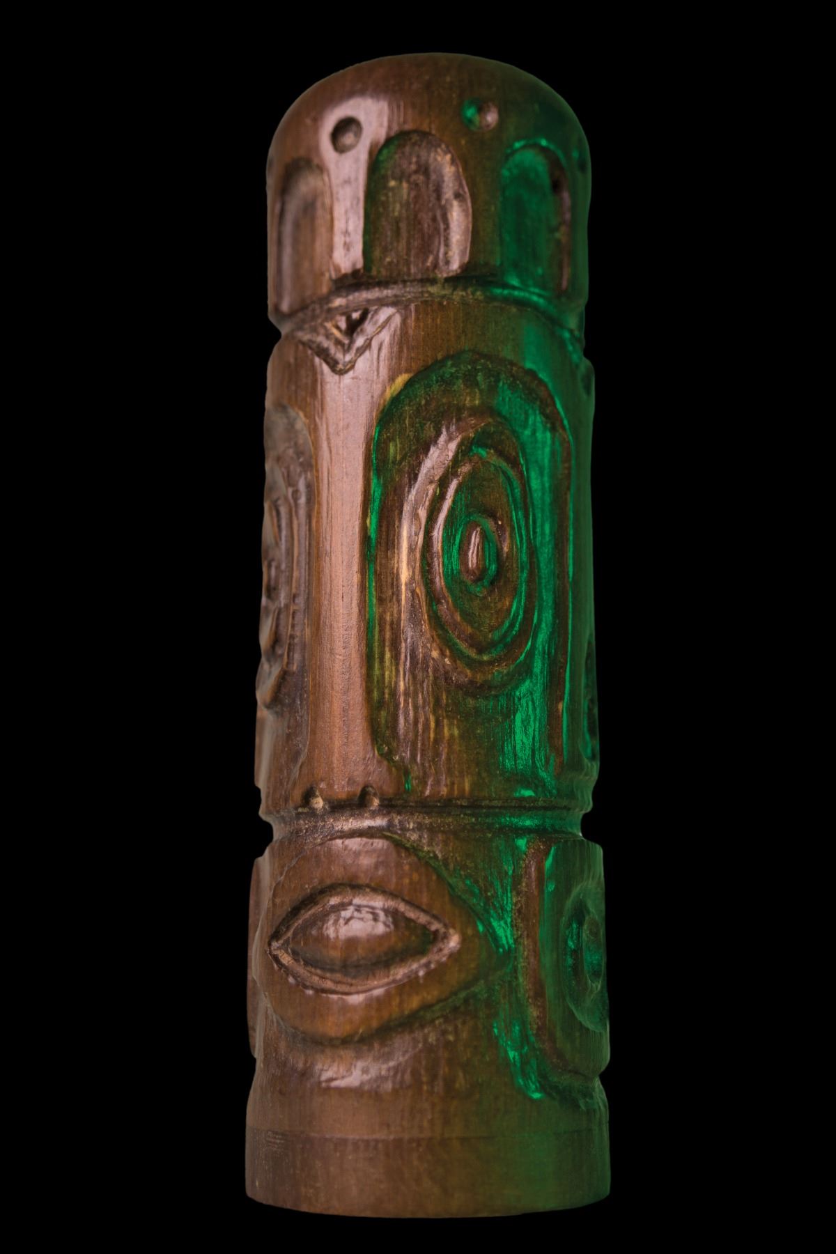 OA TAHITIAN TIKI JANUS POLE SAMPLE SECTION.
