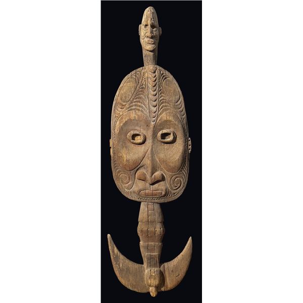 PAPUA NEW GUINEA CARVED SUSPENSION HOOK FIGURE.