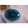 Image 2 : (3)Plates + Vase