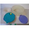 Image 1 : Assorted Pieces of Tupperware