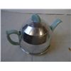Image 4 : Sadler Teapot w/aluminum insulated beehive cozy/cover Mint Green