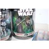 Image 4 : (4) Star Wars Toys + Tote