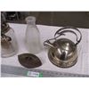 Image 4 : Butter churn, kettle, milk bottle, iron