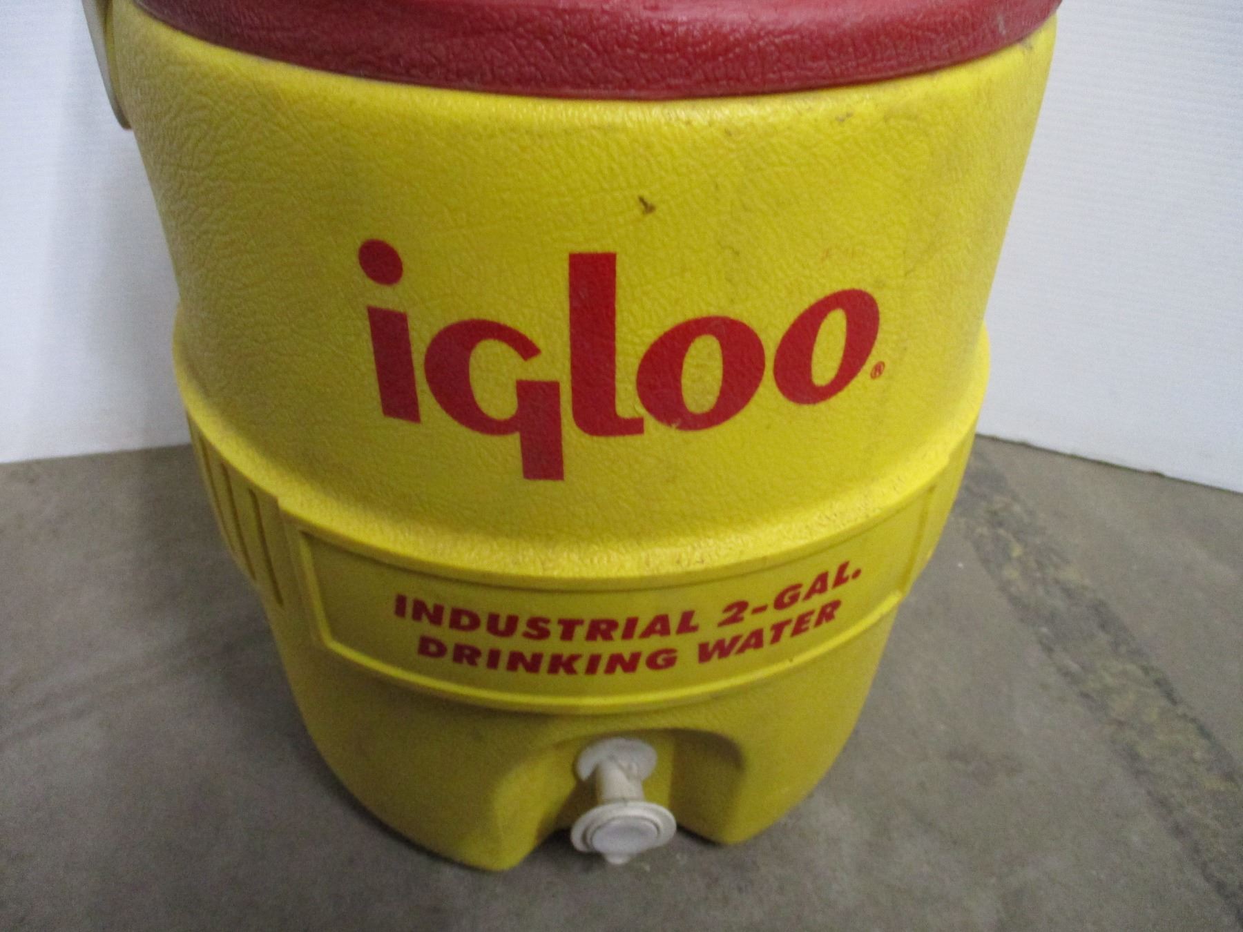 Igloo water cooler 2 gallon