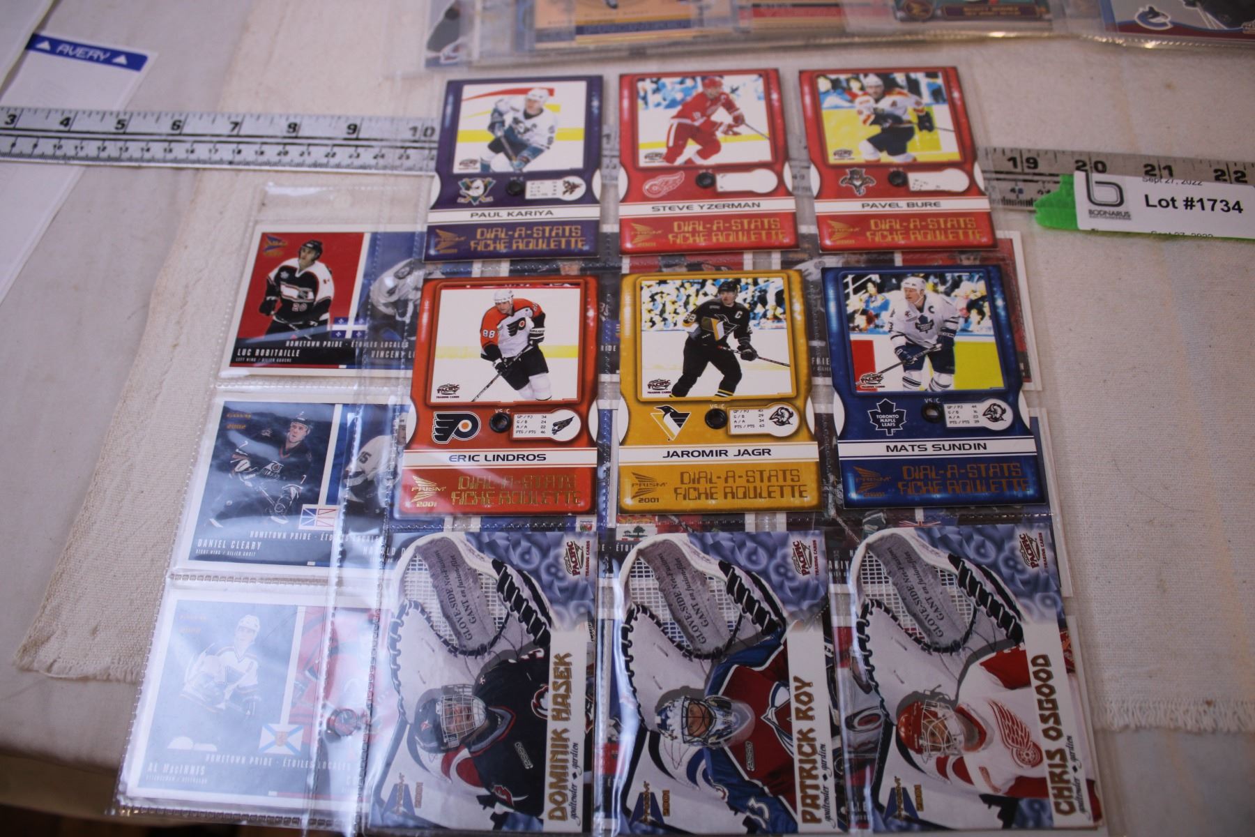 (20)Sleeves of Hockey Cards