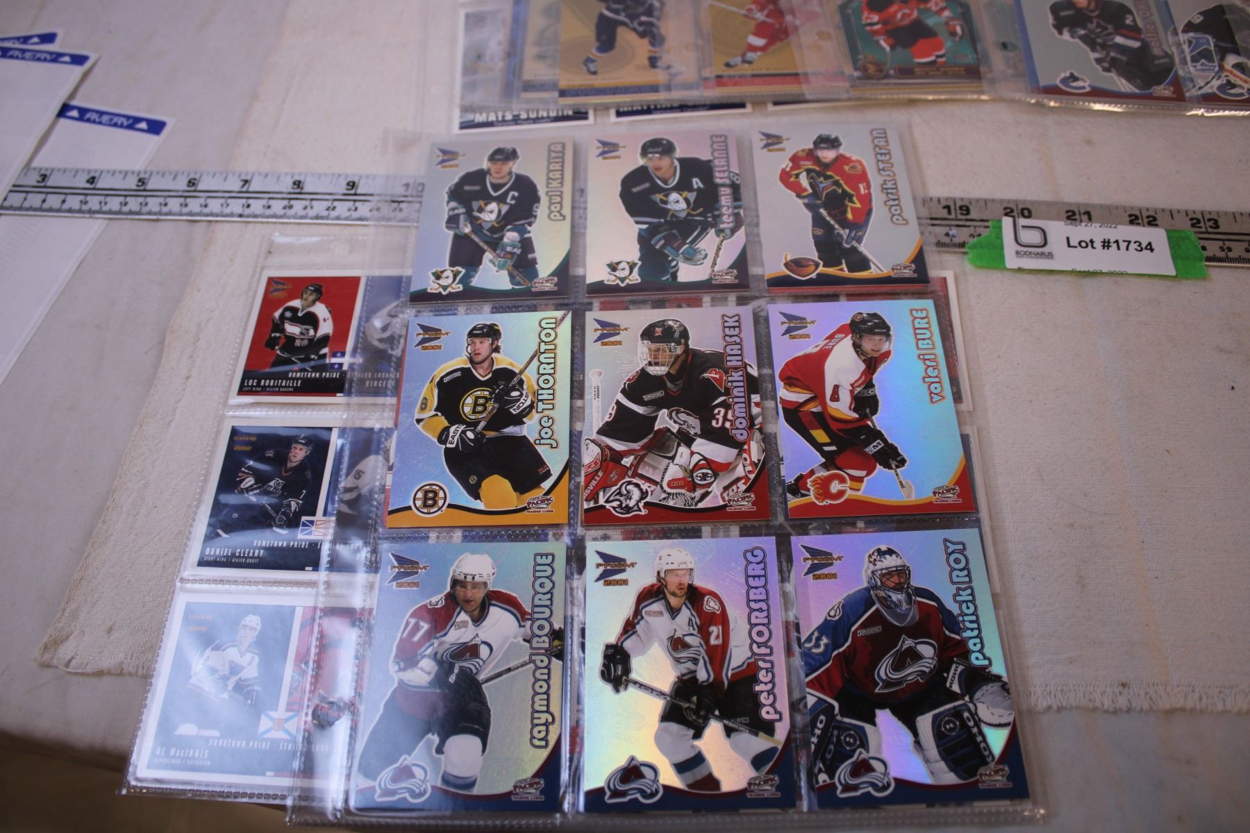 (20)Sleeves of Hockey Cards