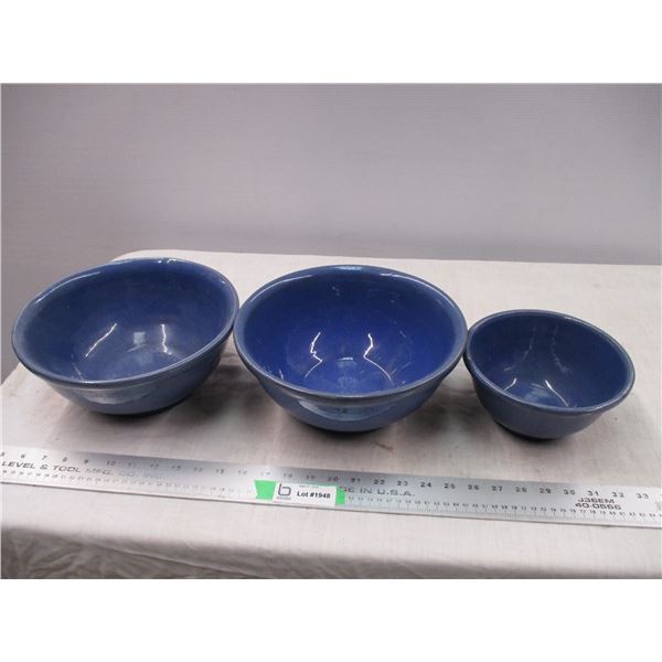 (3) Medalta pottery bowl set