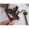 Image 2 : Antique trap with pin, double spring