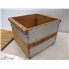 Image 4 : Wooden egg crate