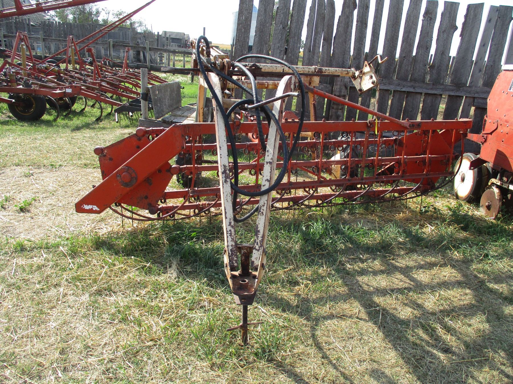 Case side delivery rake - working