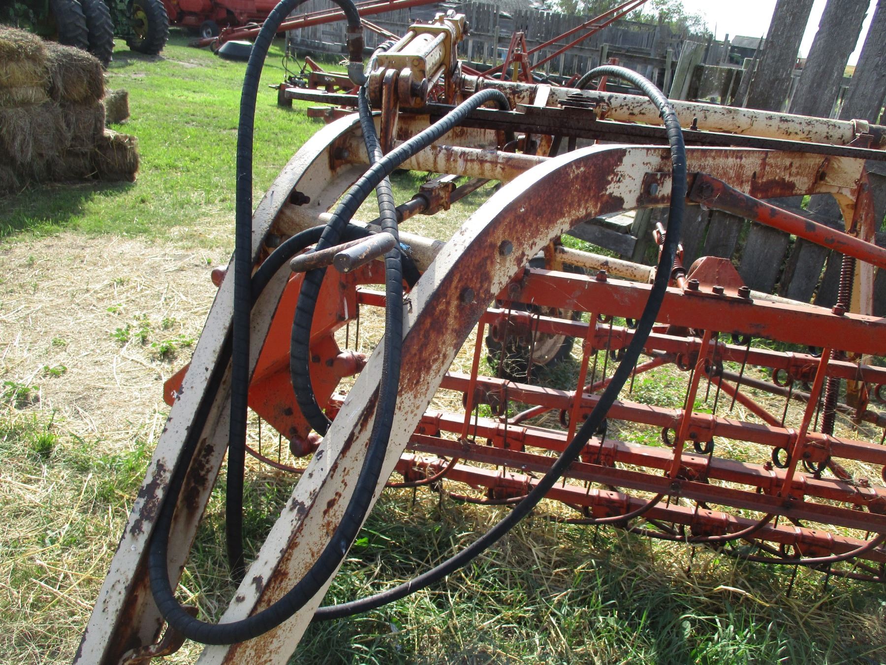 Case side delivery rake - working - Bodnarus Auctioneering