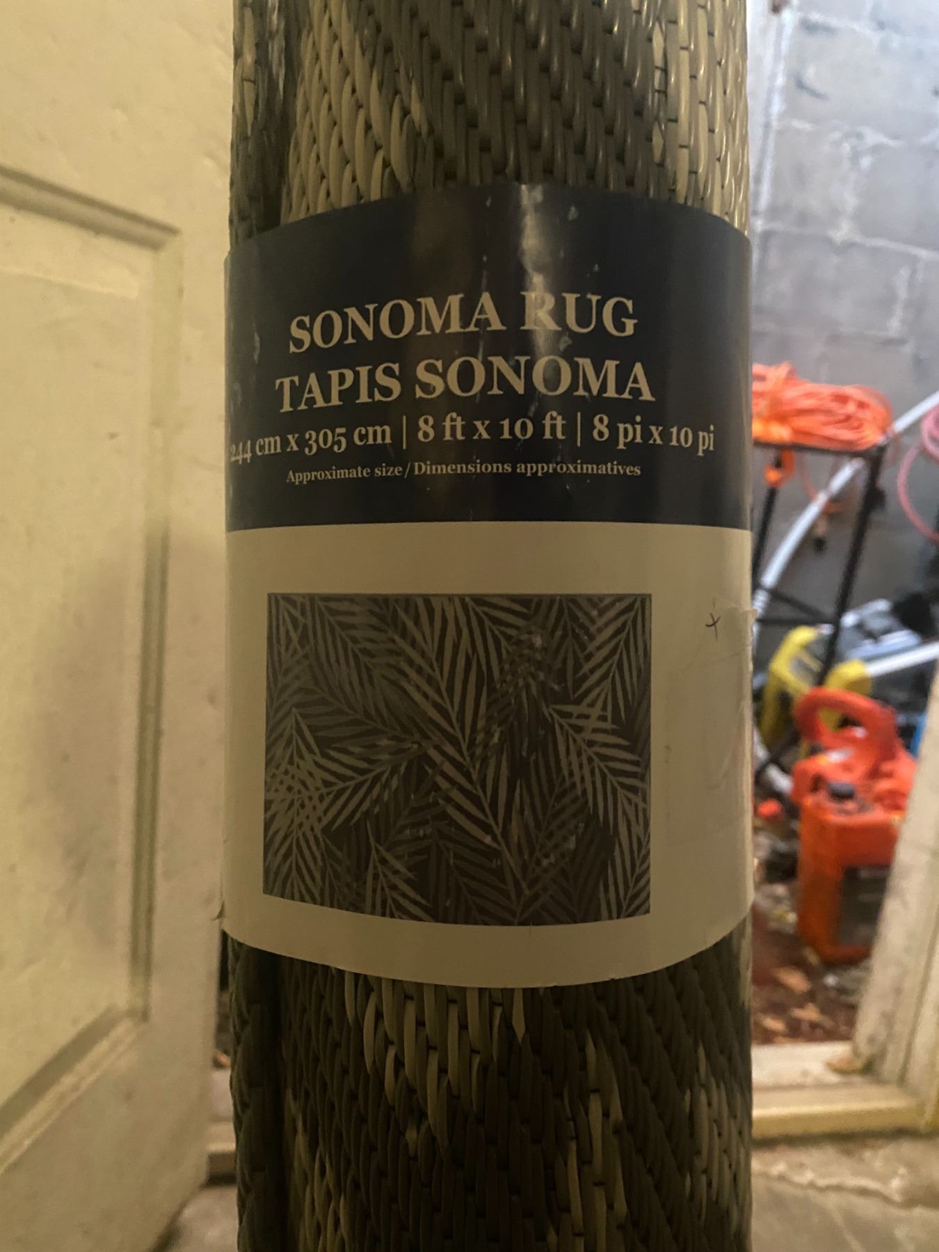 NEW- 8X10 FT VINYL INDOOR/OUTDOOR SONOMA RUG