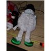 Image 3 : flying & singing snowman (sings cold as ice)
