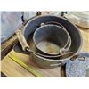 Image 2 : 2 enamel pots & 3 enamel plates