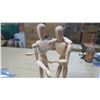 Image 4 : 2 wood Mannequins
