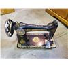Image 2 : Antique Singer Sewing Machine - Great Condition
