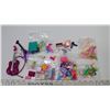 Image 2 : Bag of Barbie accessories