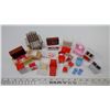 Image 2 : Lot of plastic doll furniture